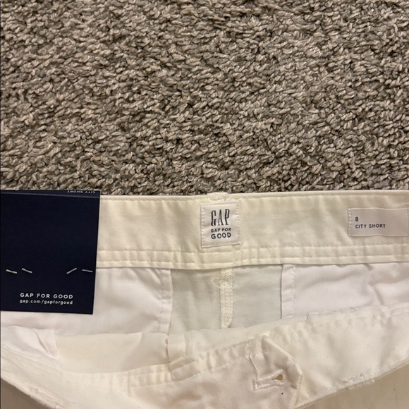 GAP Shorts - Picture 2 of 5